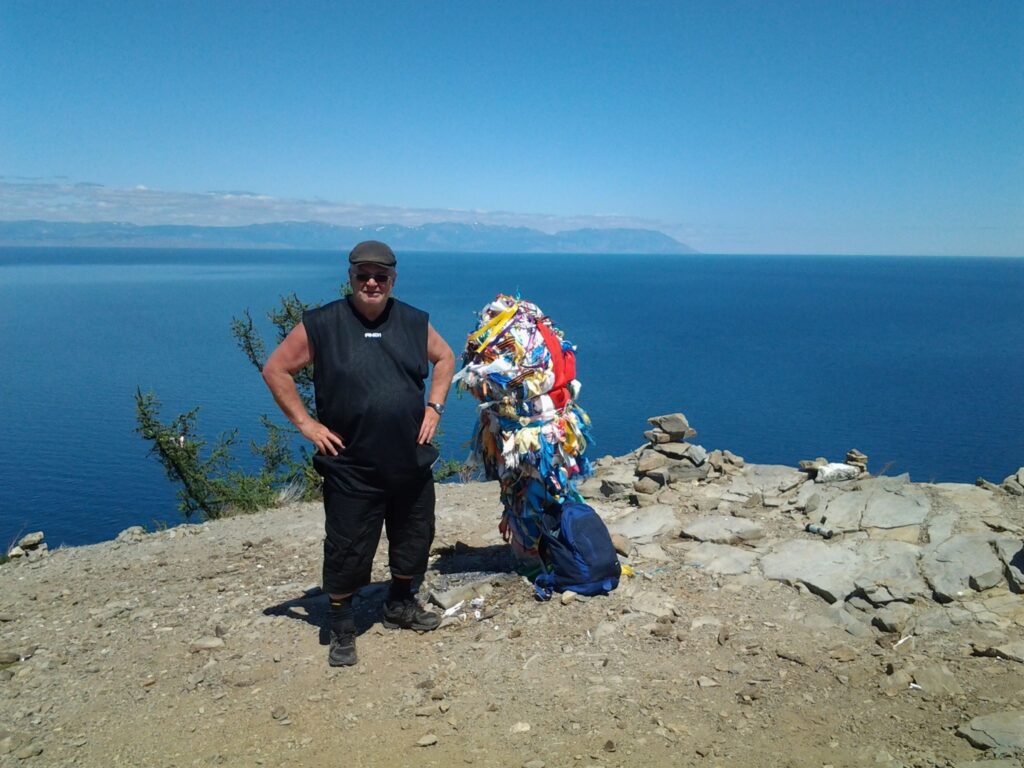 Olev Remsu Baikali ainukesel asustatud saarel Olhonil animismipühaduse juures.