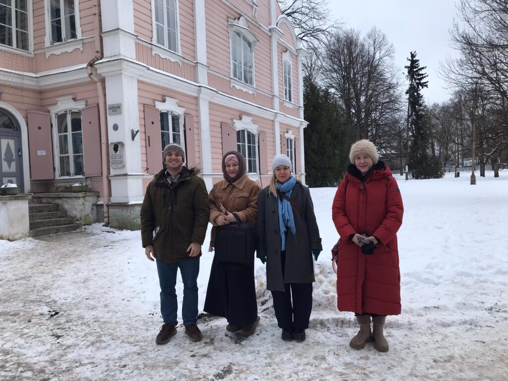 Dr. Josh Q. Newman ja Darina Gallagher James Joyce'i Keskusest ning Maarja Vaino ja Tiina Lipp Tallinna Kirjanduskeskusest