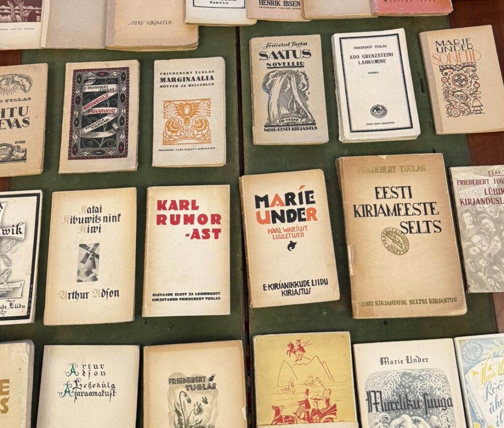 Valik Kirjandusinstituudi arhiivraamatukogu trükiseid