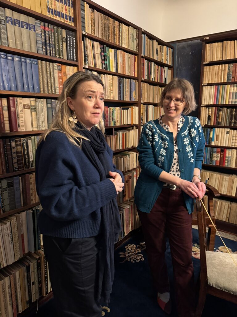 James Joyce'i Keskuse direktor Darina Gallagher ja Kirjandusinstituudi vanemteadur Elle-Mari Talivee